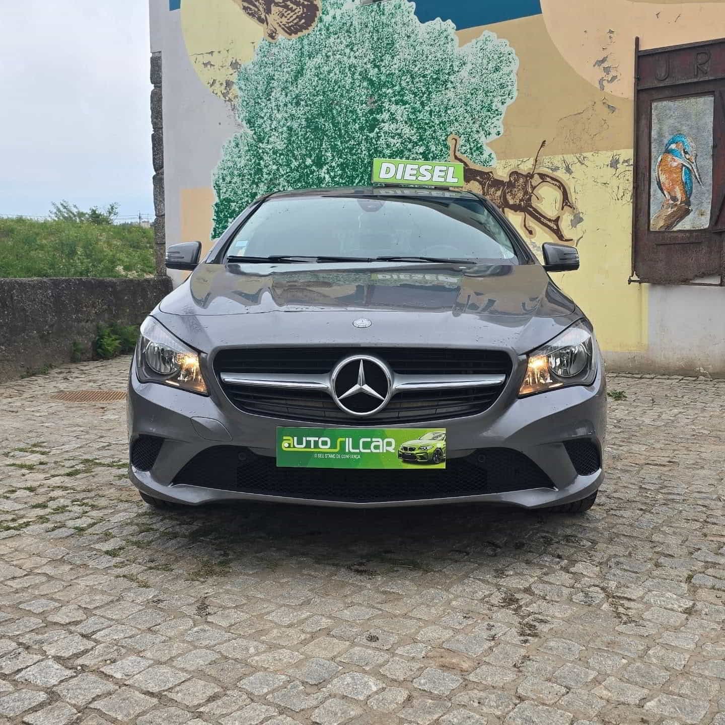 MERCEDES CLA 200 usado no stand Guimarães